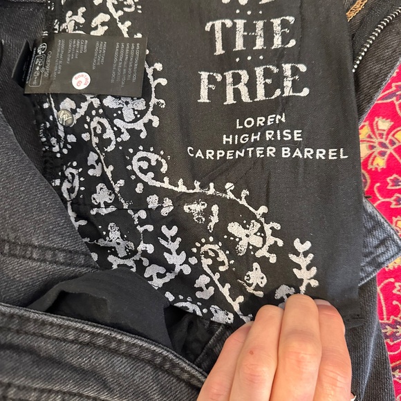 We the free Loren High-Rise Barrel Carpenter Jeans. NWOT - Picture 6 of 7